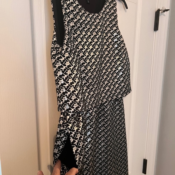 Dress - Picture 2 of 4